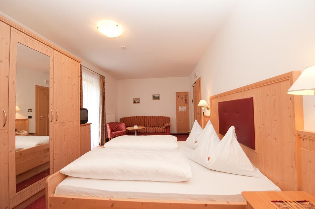 Hotel Haus An Der Luck Barbiano  Room photo