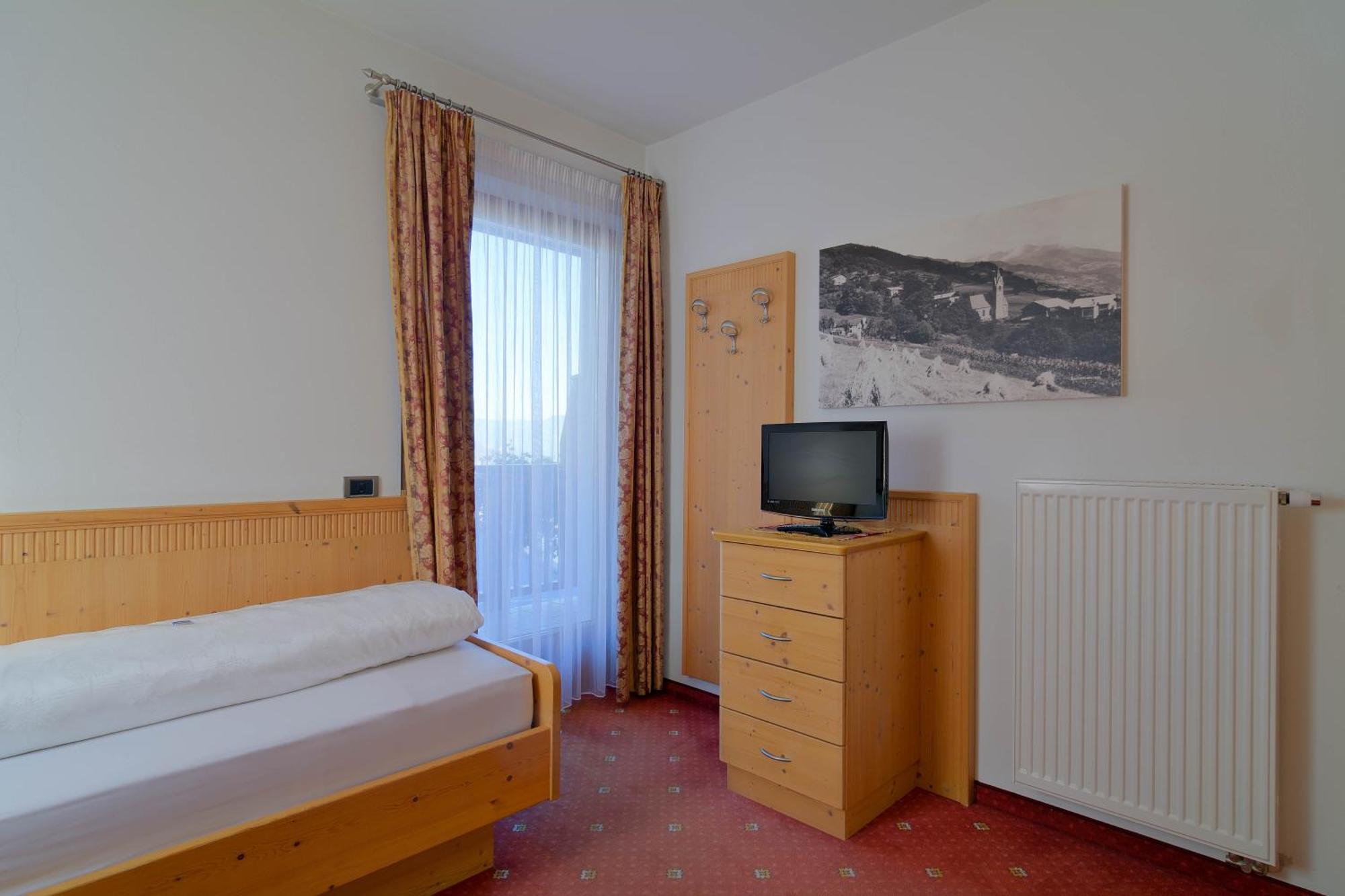 Hotel Haus An Der Luck Barbiano  Room photo
