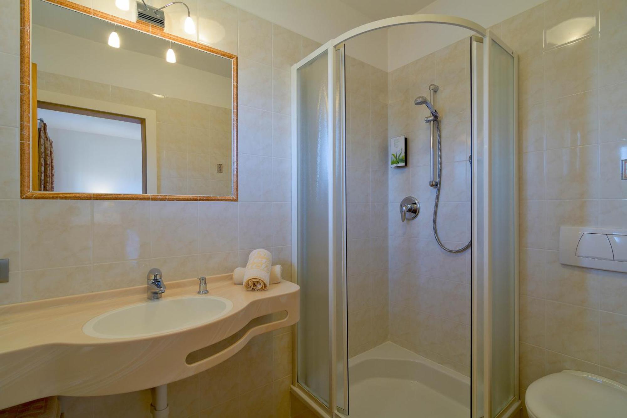 Hotel Haus An Der Luck Barbiano  Room photo